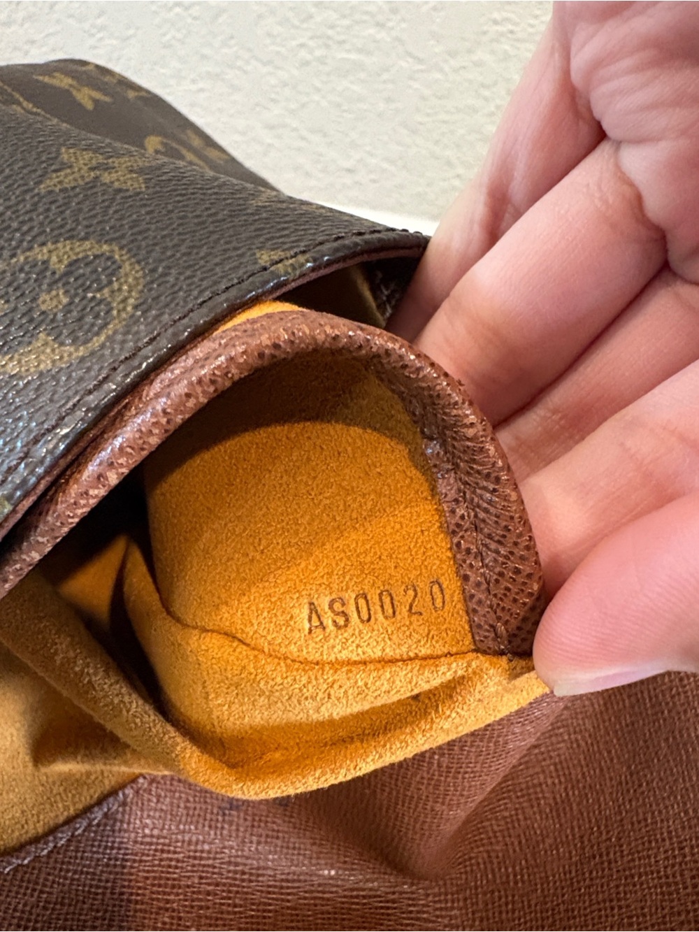 Louis Vuitton Monogram Canvas Crossbody Shoulder Bag - Picture 14 of 16